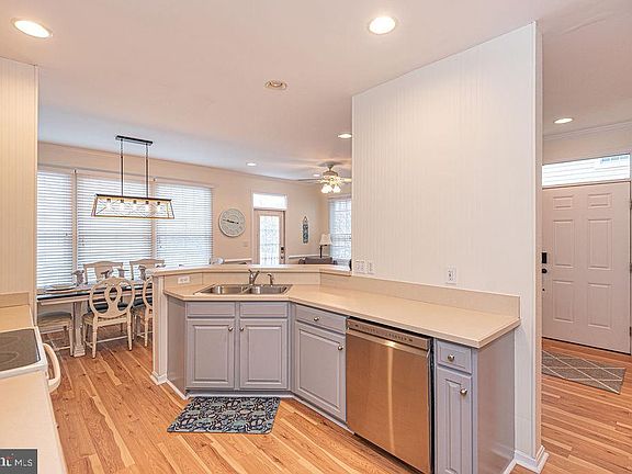 4th image of 12 Village Green Dr