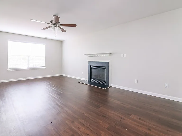1513 Clover Ridge Ct — Photo 4