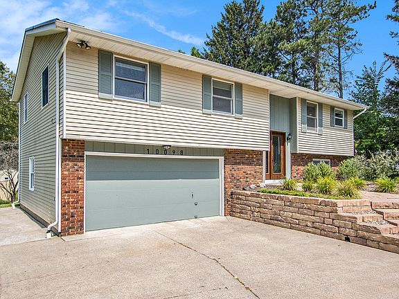 2nd image of 10098 Woodlawn Dr