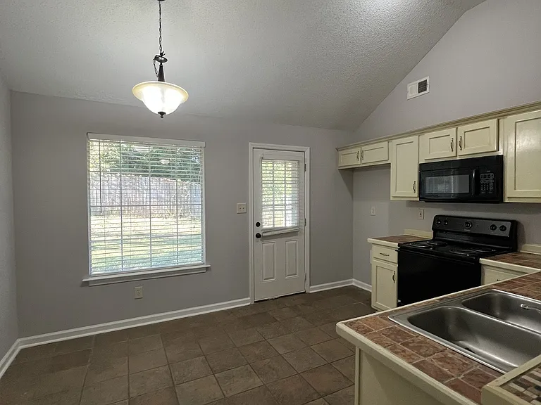 9274 Charly Hill Ln — Photo 15