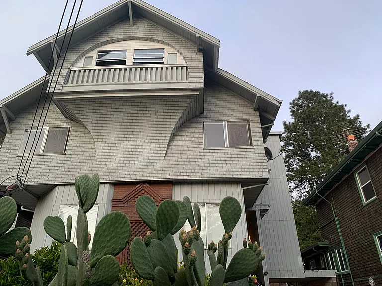 2715 Benvenue Ave — Photo 9