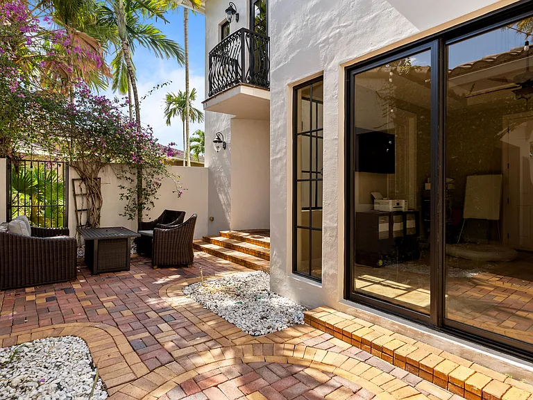 9521 Eden Mnr — Photo 24