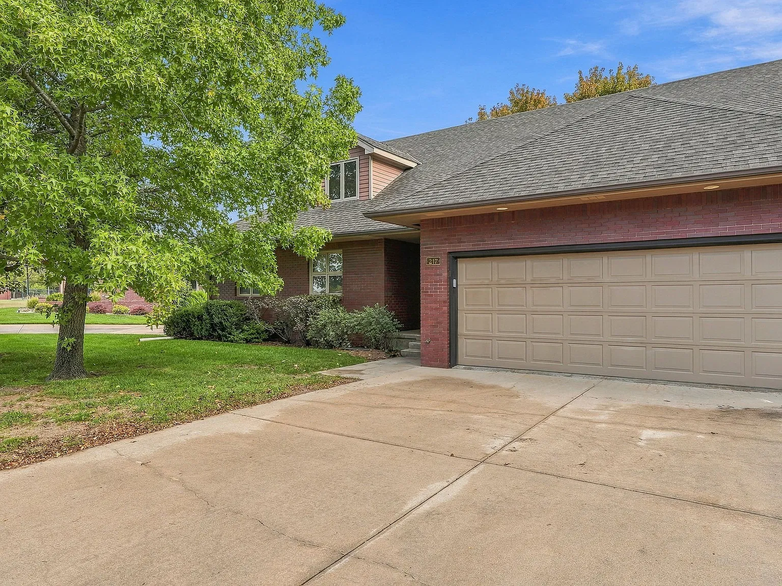 3 bed, 2300 sqft, $1,900 — Photo 1