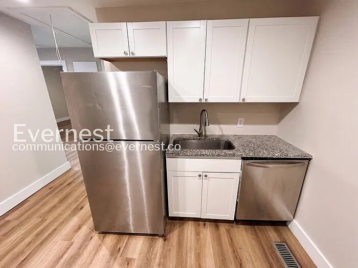 2 bed, 1.0 bath, 669 sqft, $1,295 — Photo 4