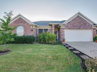 6717 Stone Branch Dr, Arlington, TX 76001