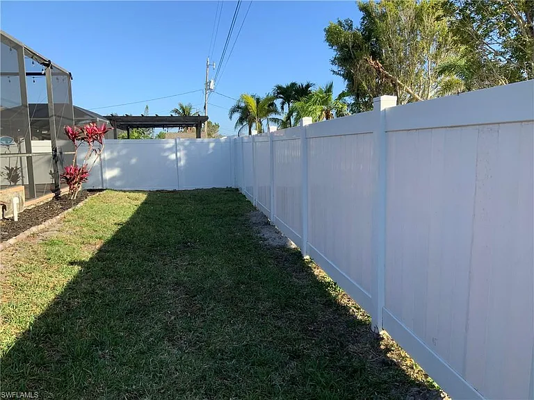 2715 SW 2nd Pl — Photo 9