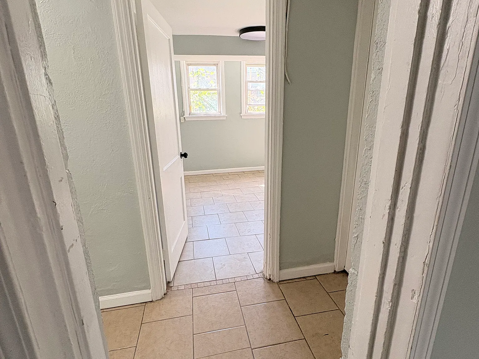 1 bed, 873 sqft, $1,000 — Photo 4