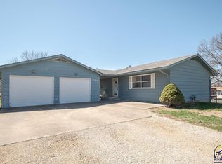511 Park St, Oskaloosa, KS 66066