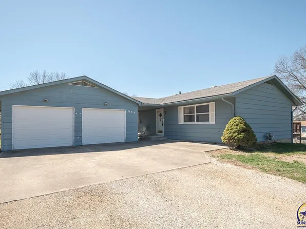 511 Park St, Oskaloosa, KS 66066