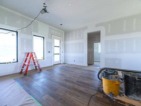 3rd image of 110 W 7th St