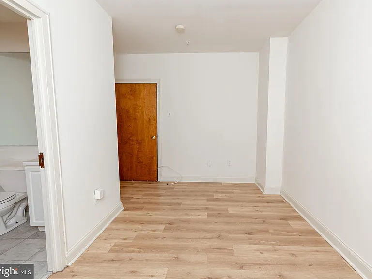 1411-2 Walnut St #1206 — Photo 16