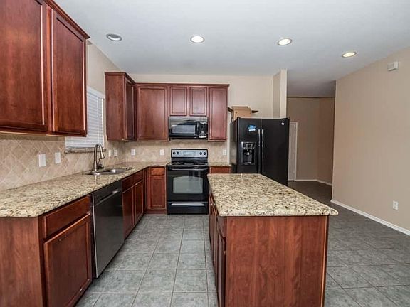 3rd image of 3232 Guadaloupe