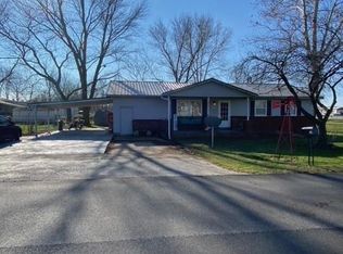 1012 W Clay Rd, Versailles, MO 65084