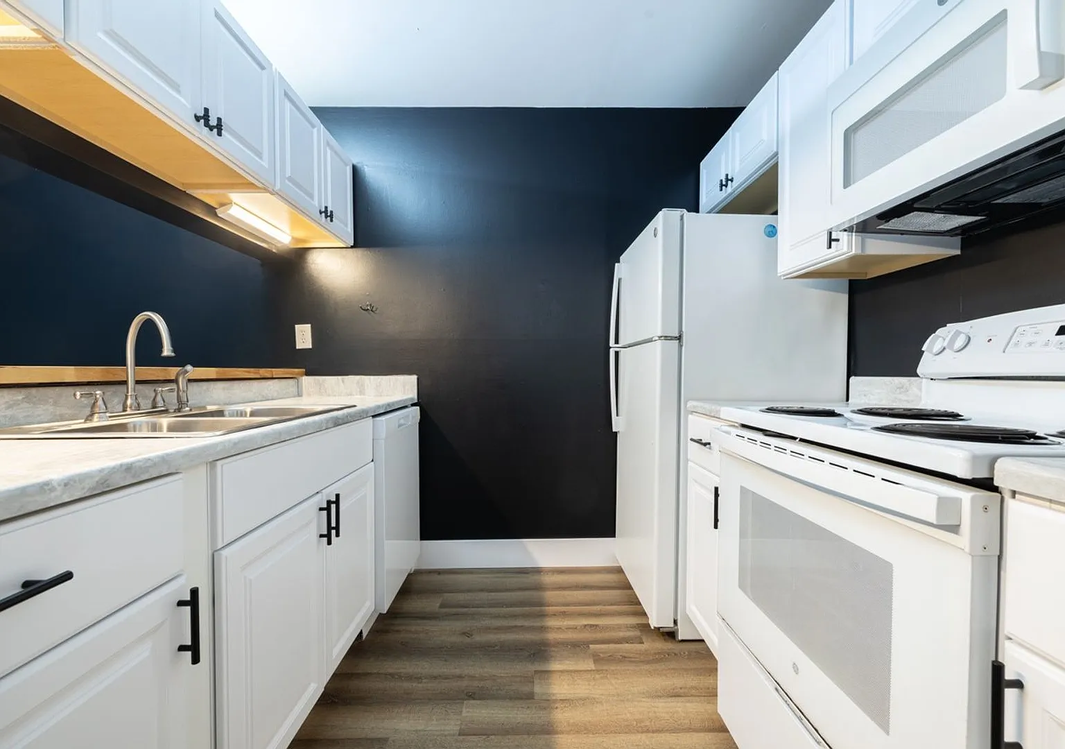 University Place Is The Perfect Home! — Photo 2