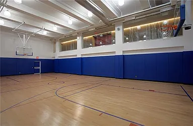 Rented by R New York