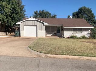 1413 Littell Ave, Clinton, OK 73601