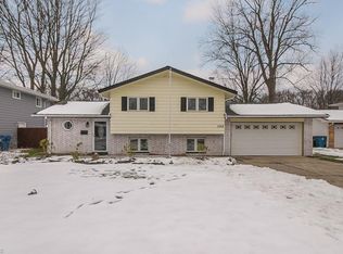5268 Devon Dr, North Olmsted, OH