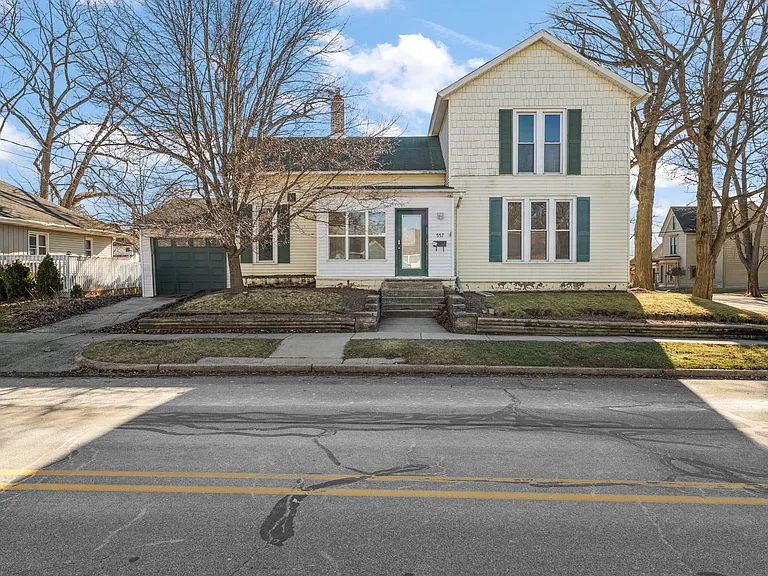 557 Chicago St — Photo 1