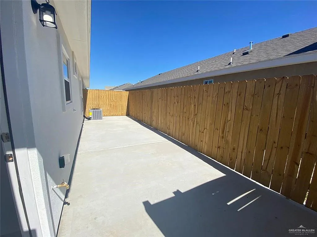 2 bed, 2.0 bath, 965 sqft, $1,125 — Photo 4