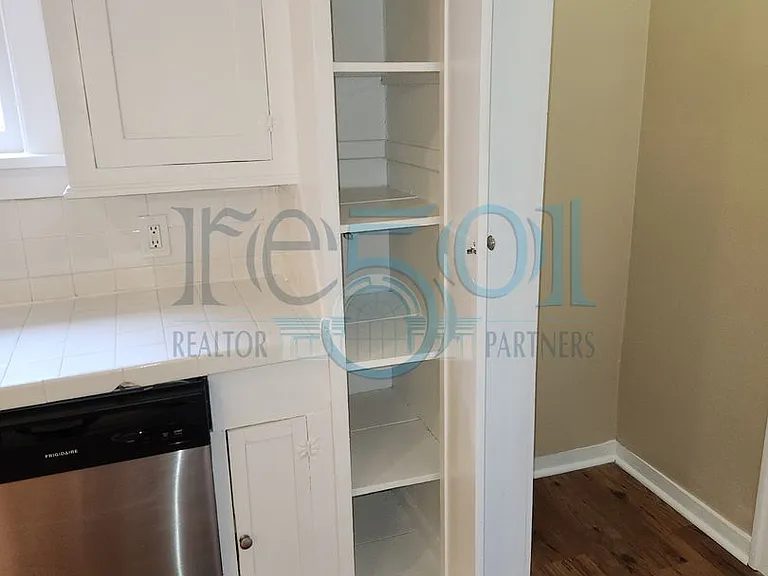 119 N Monroe St — Photo 13