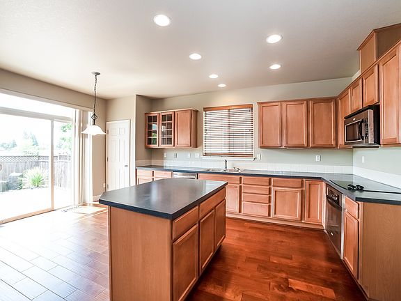 2nd image of 4434 SE Oakhurst St