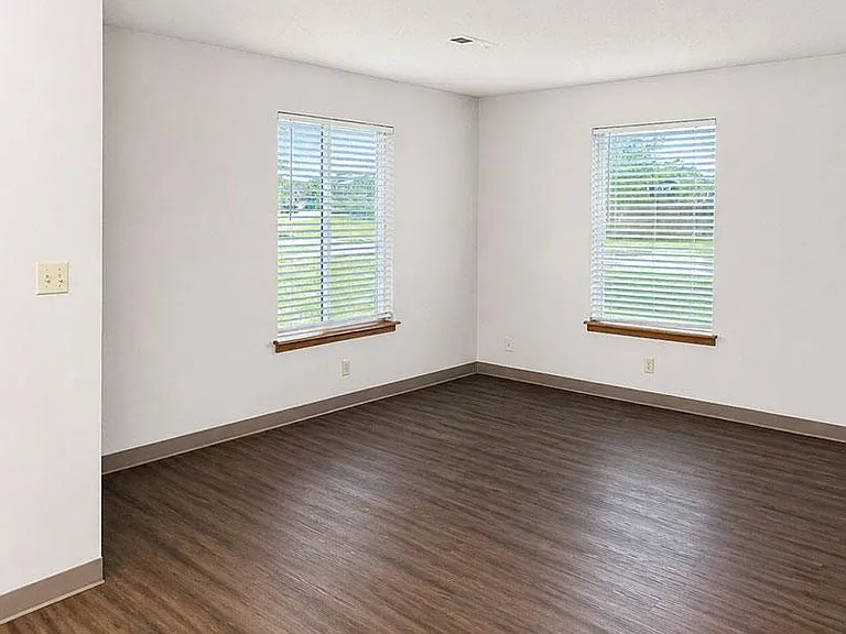 South Park Apartments — Photo 6