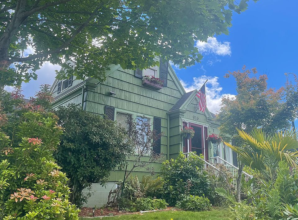 1st image of 916 N Jeffries St