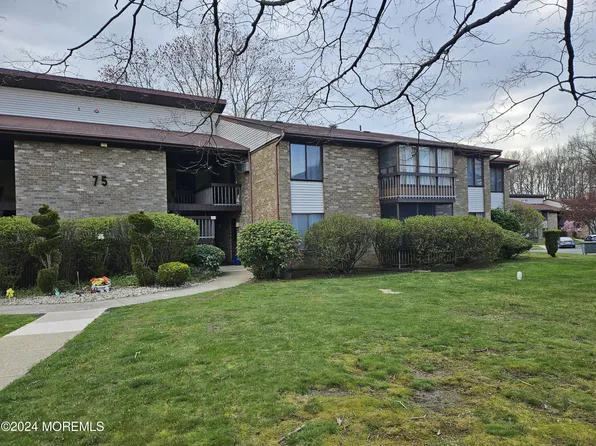 75 Overlook Way #E, Manalapan, NJ 07726