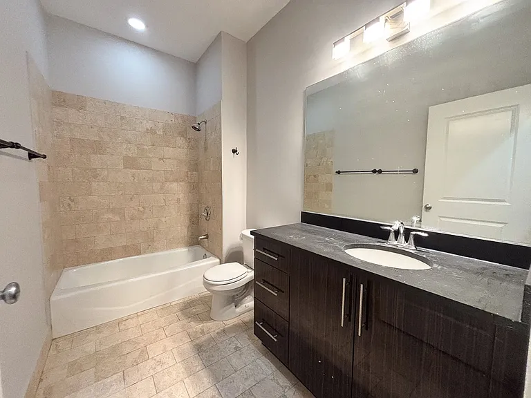 2666 N Halsted — Photo 17