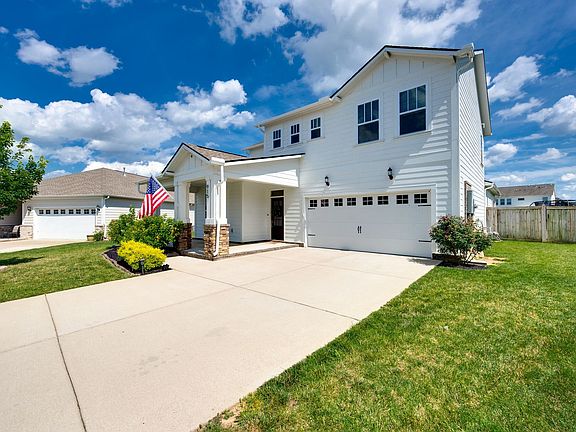 2nd image of 915 Sassafras Ct