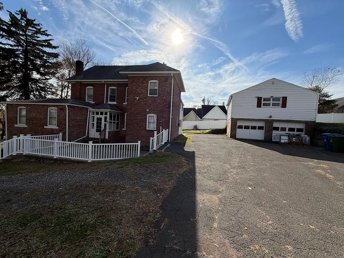 Building Photo - 2964 State St #2