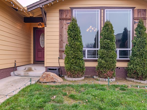 3rd image of 418 Phoenix Hills Dr