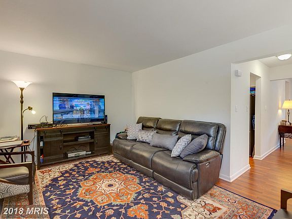 4th image of 800 Sycamore Ct