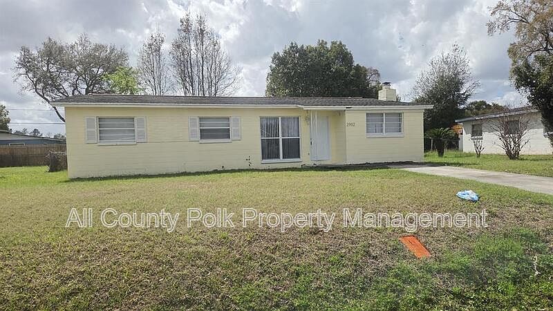1st image of 2902 Sprague Dr