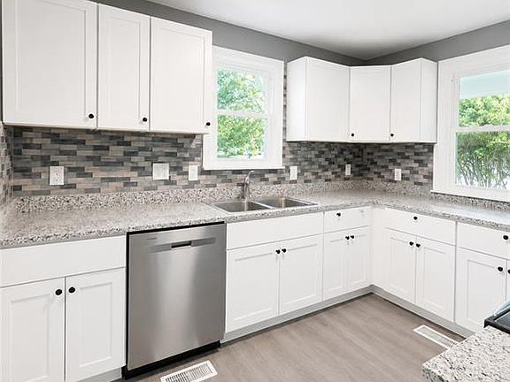 4th image of 914 Widgeon Rd