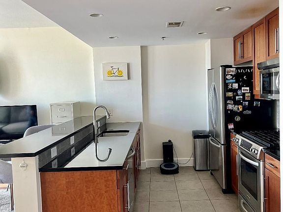 4th image of 800 Jackson St APT 605