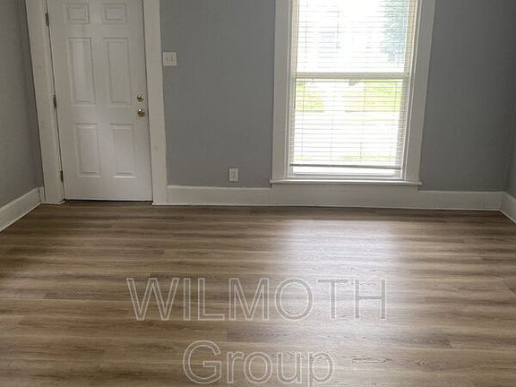 3rd image of 1429 E New York St