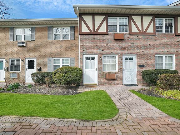 3rd image of 3 Springwood Dr #3