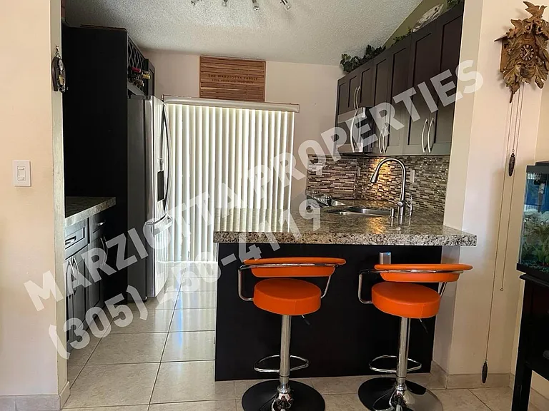 2553 W 76th St #202 — Photo 3