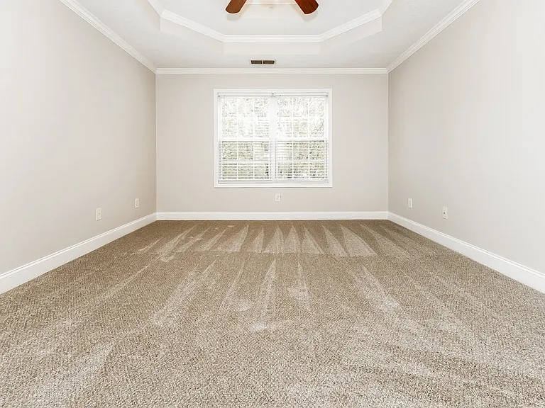 1598 Queen Elizabeth Dr — Photo 9