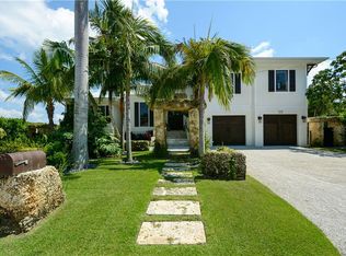513 83rd St, Holmes Beach, FL 34217