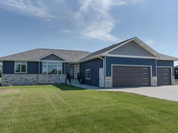 2103 Dean Dr, Mitchell, SD 57301