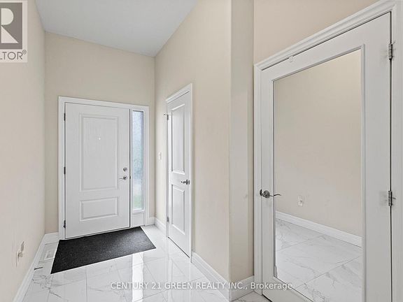 4th image of 851 Sarnia Rd