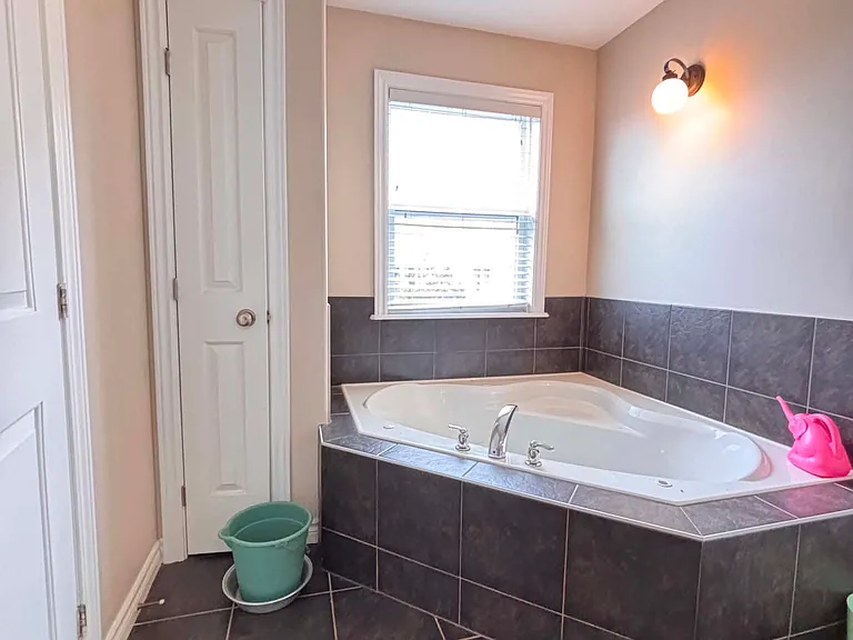 148 Transom Dr — Photo 16
