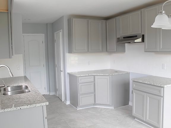 3rd image of 1013 Humphrey Ave