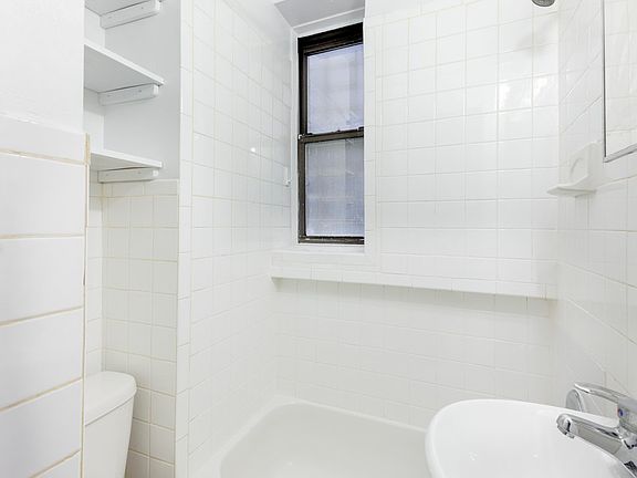 4th image of 411 W 44th St #1A
