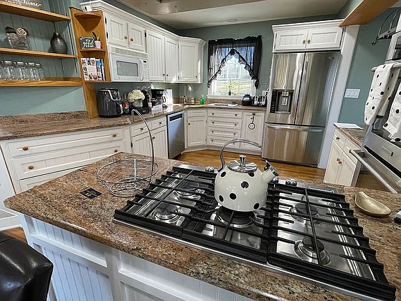 2nd image of 6 Hillside Pl