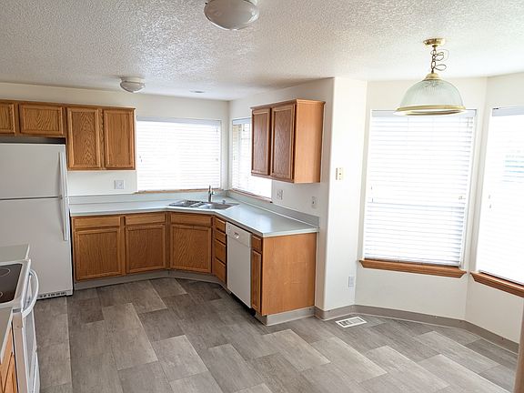 3rd image of 1801 SE 169th Ave