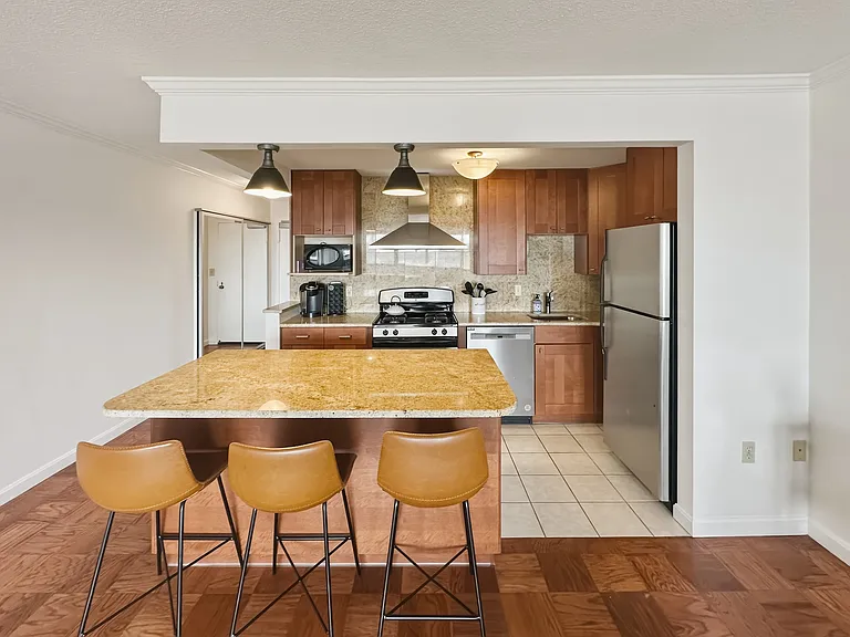 9 Hawthorne Pl #10G — Photo 5