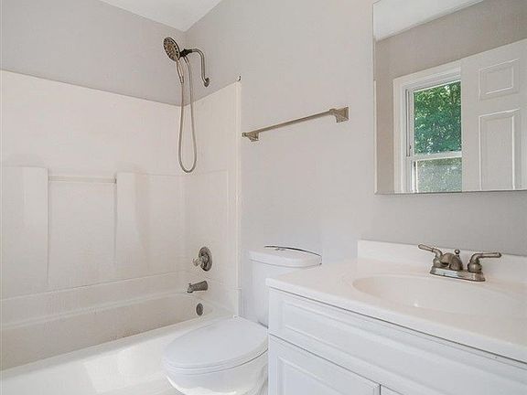 4th image of 2484 Constantine Dr